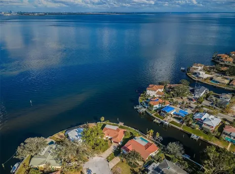 2084 Iowa Avenue NE St Petersburg FL 33703