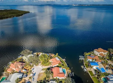2084 Iowa Avenue NE St Petersburg FL 33703
