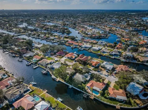 2084 Iowa Avenue NE St Petersburg FL 33703