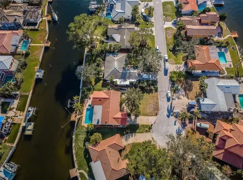 2084 Iowa Avenue NE St Petersburg FL 33703