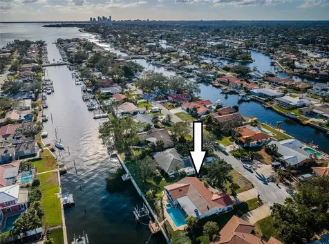 2084 Iowa Avenue NE St Petersburg FL 33703