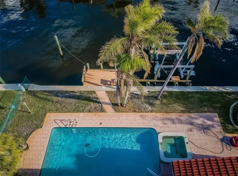 2084 Iowa Avenue NE St Petersburg FL 33703