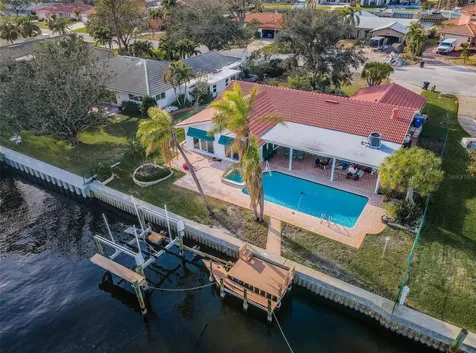 2084 Iowa Avenue NE St Petersburg FL 33703