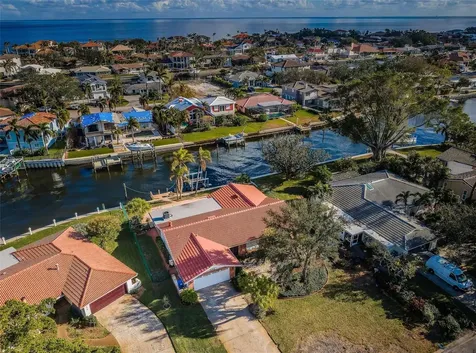 2084 Iowa Avenue NE St Petersburg FL 33703