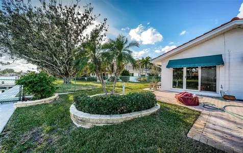 2084 Iowa Avenue NE St Petersburg FL 33703