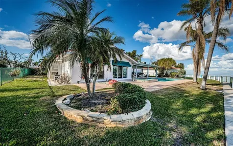 2084 Iowa Avenue NE St Petersburg FL 33703