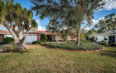 2084 Iowa Avenue NE St Petersburg FL 33703