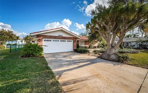 2084 Iowa Avenue NE St Petersburg FL 33703