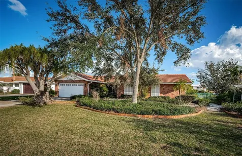 2084 Iowa Avenue NE St Petersburg FL 33703