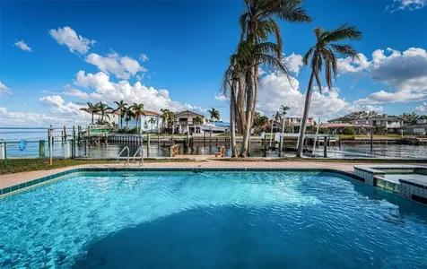 2084 Iowa Avenue NE St Petersburg FL 33703