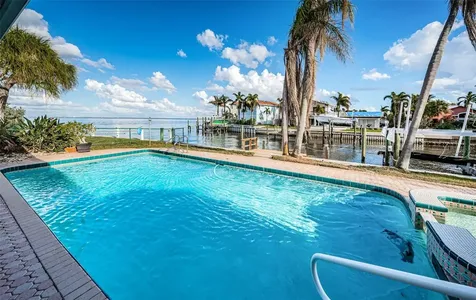 2084 Iowa Avenue NE St Petersburg FL 33703