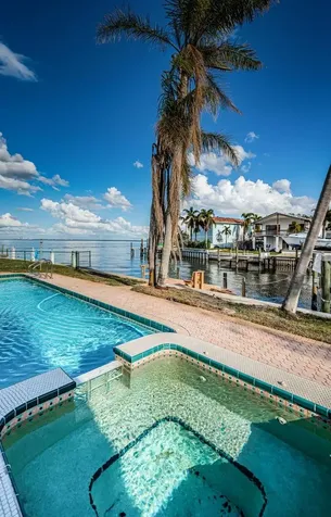 2084 Iowa Avenue NE St Petersburg FL 33703