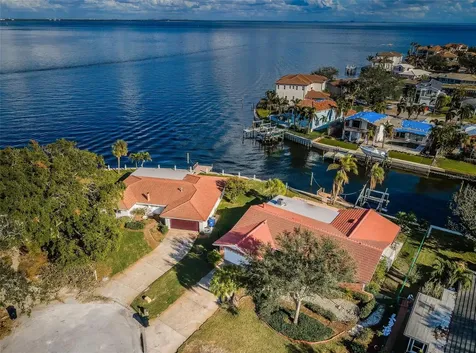 2084 Iowa Avenue NE St Petersburg FL 33703