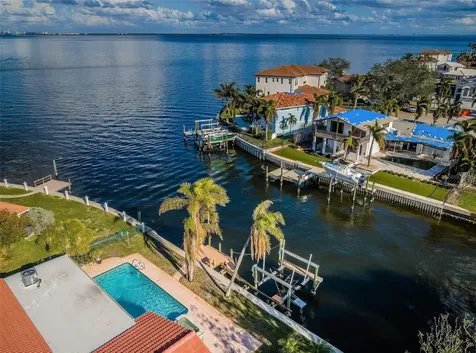 2084 Iowa Avenue NE St Petersburg FL 33703