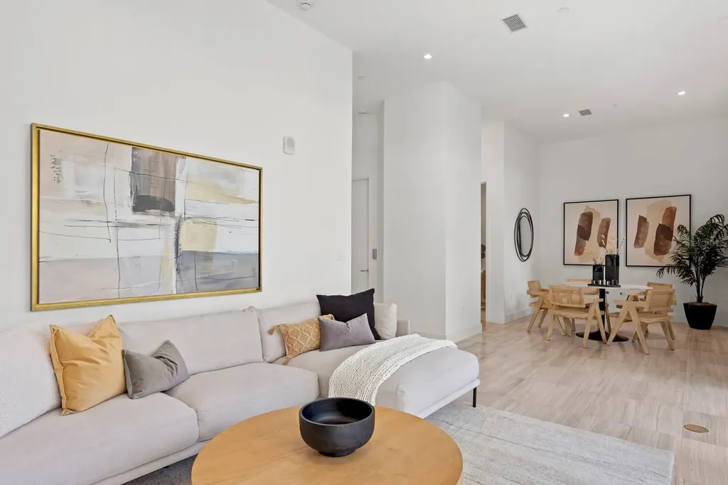 3020 W Santiago Street Tampa FL 33629