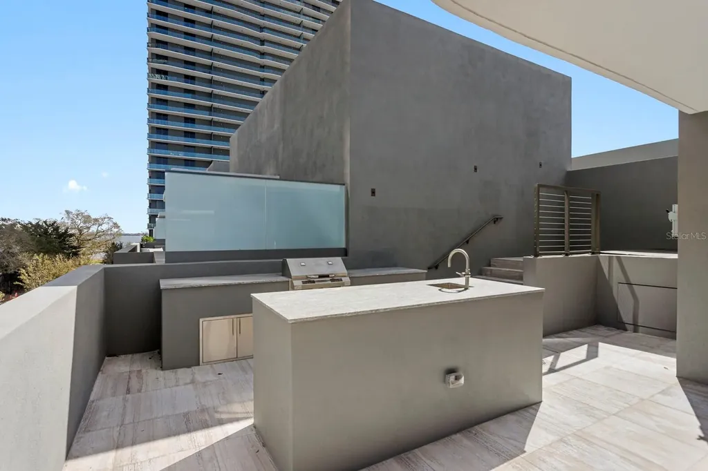 3020 W Santiago Street Tampa FL 33629