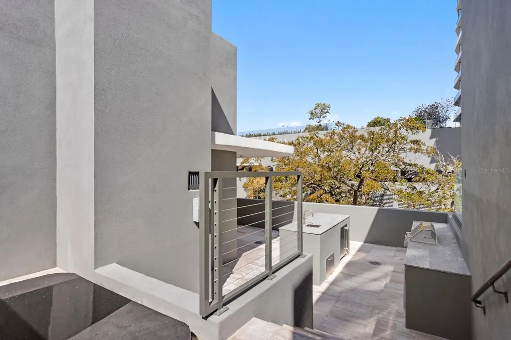 3020 W Santiago Street Tampa FL 33629