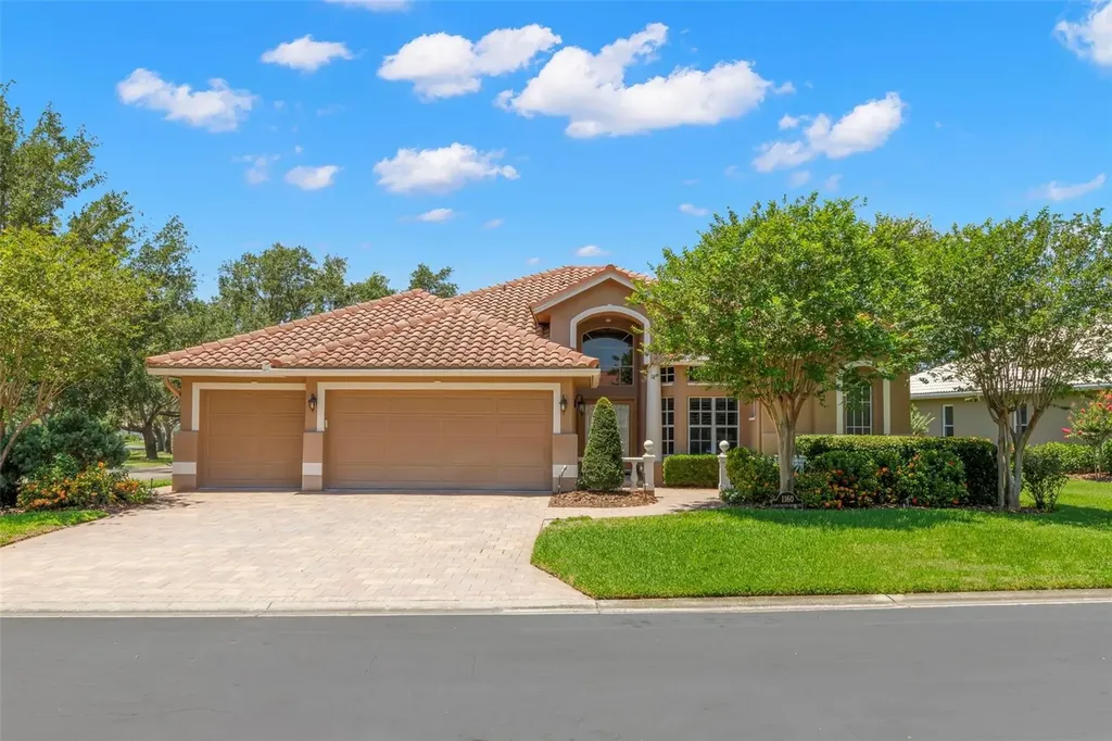 1160 Darlington Oak Drive NE St Petersburg FL 33703