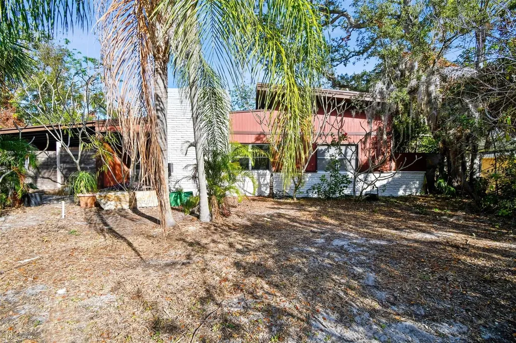 525 Jasmine Way S St Petersburg FL 33705