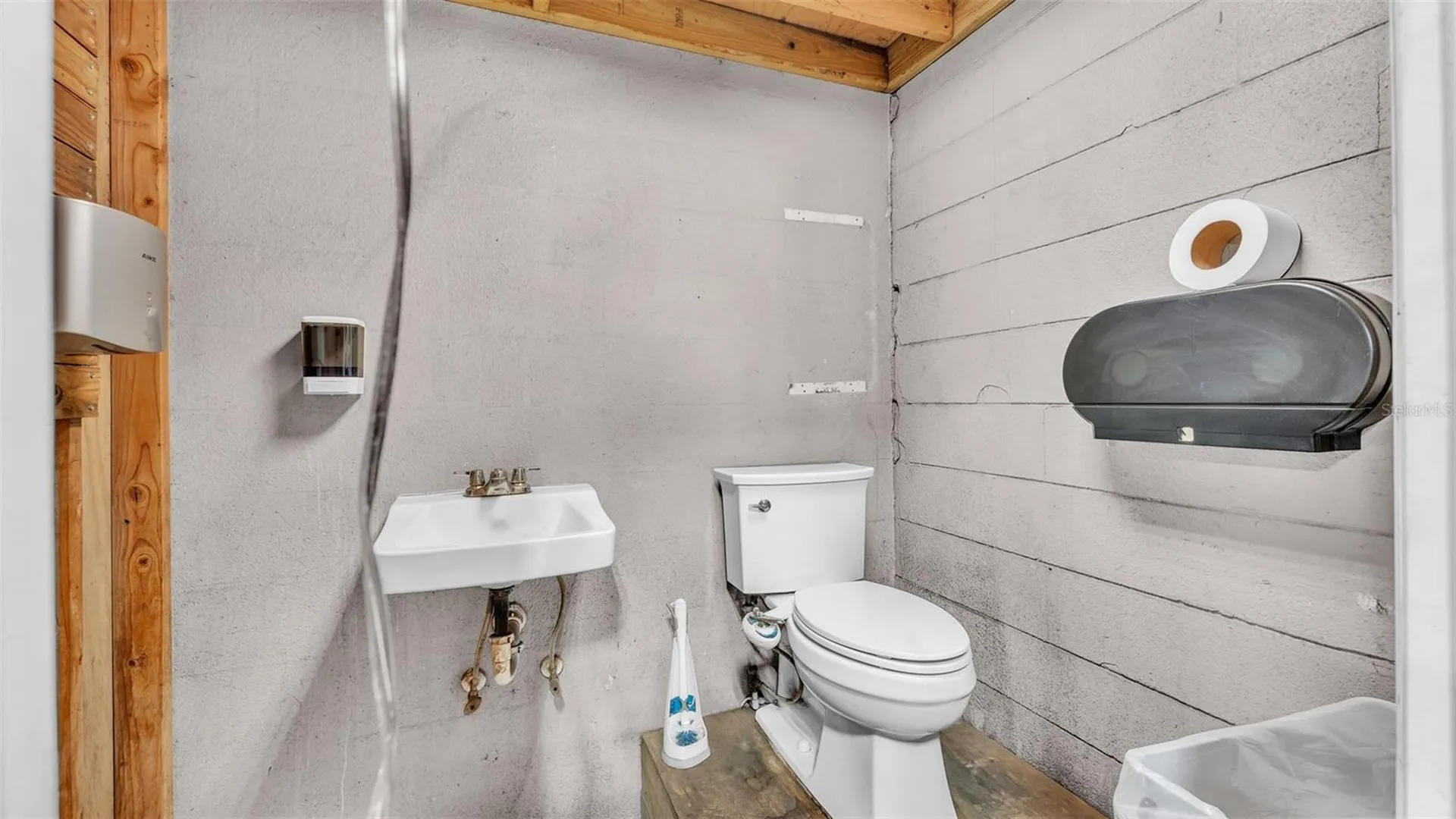 705 Jerry Smith Road Dover FL 33527