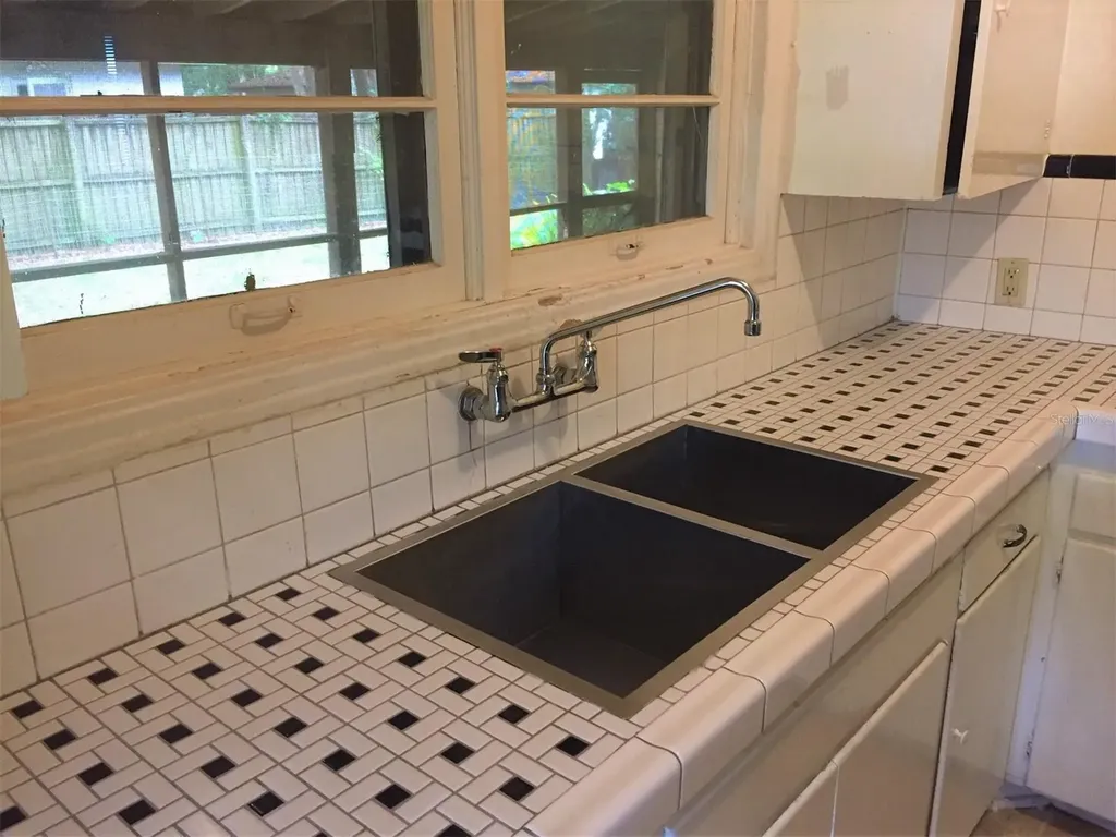 2703 NW 2nd Avenue Gainesville FL 32607
