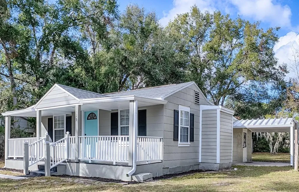 1323 Liberty Avenue Mount Dora FL 32757