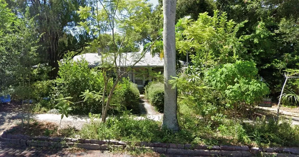 842 17th Avenue N St Petersburg FL 33704
