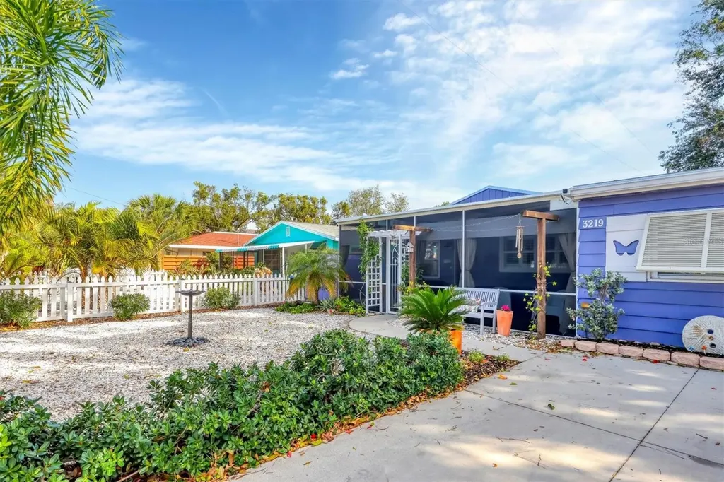 3219 S East Avenue Sarasota FL 34239