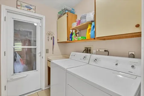 9266 Carnation Avenue Englewood FL 34224