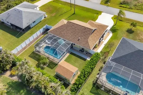 9266 Carnation Avenue Englewood FL 34224