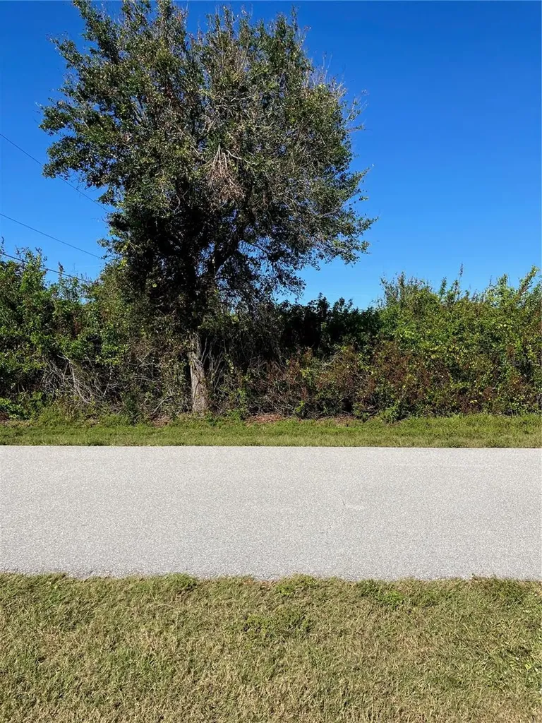 11048 Grafton Avenue Englewood FL 34224
