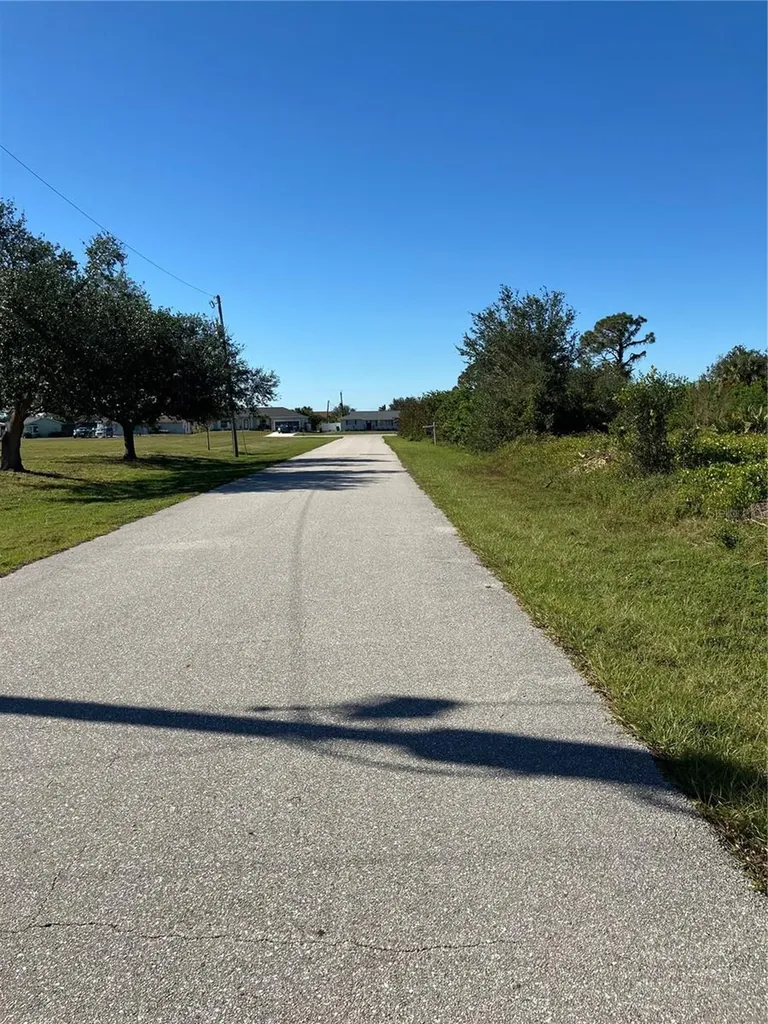 11048 Grafton Avenue Englewood FL 34224