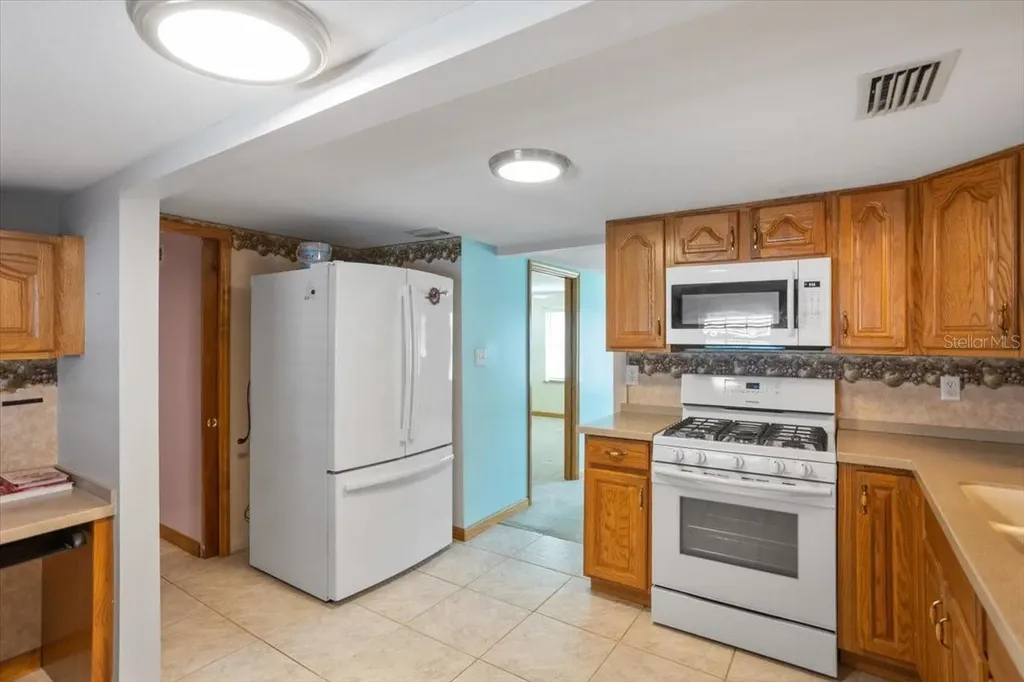 6 Seminole Drive Bradenton FL 34208