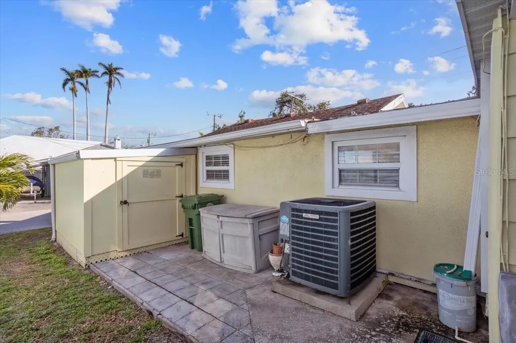 6 Seminole Drive Bradenton FL 34208