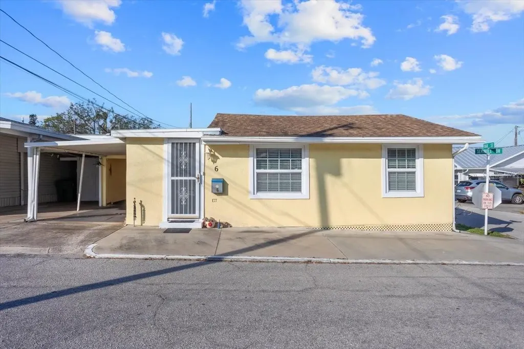 6 Seminole Drive Bradenton FL 34208