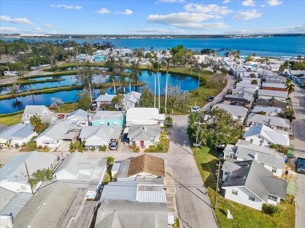 6 Seminole Drive Bradenton FL 34208