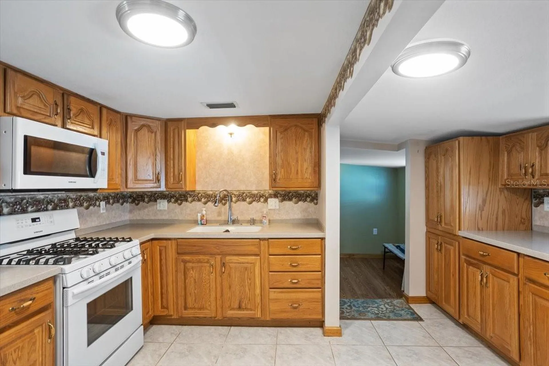 6 Seminole Drive Bradenton FL 34208