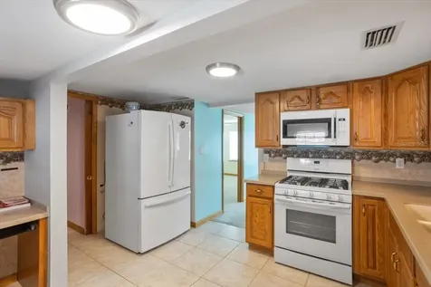 6 Seminole Drive Bradenton FL 34208