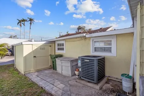 6 Seminole Drive Bradenton FL 34208