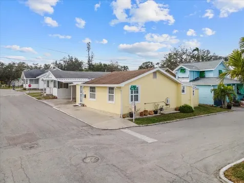 6 Seminole Drive Bradenton FL 34208
