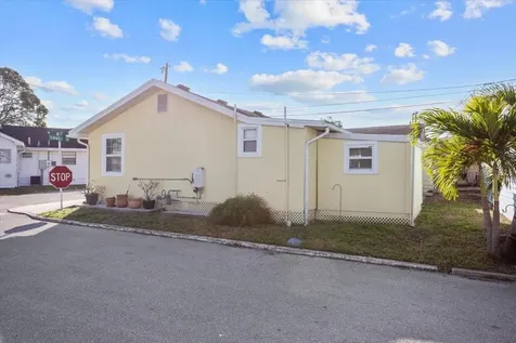 6 Seminole Drive Bradenton FL 34208