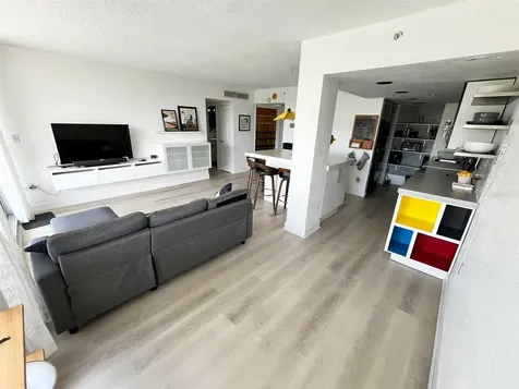 470 3rd Street S St Petersburg FL 33701