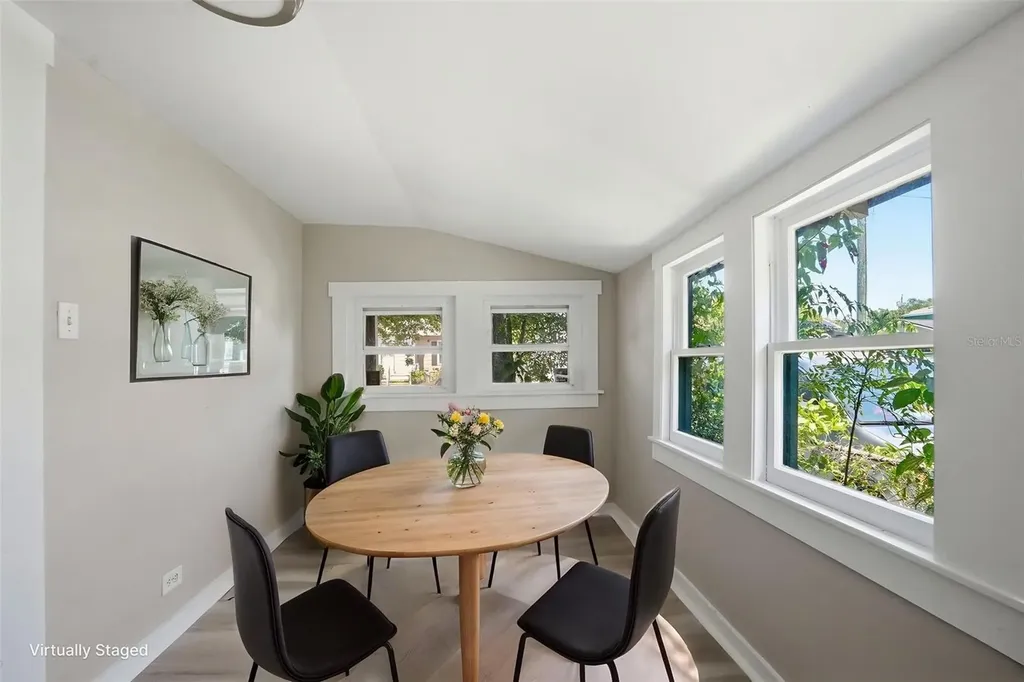 4734 15th Avenue S St Petersburg FL 33711