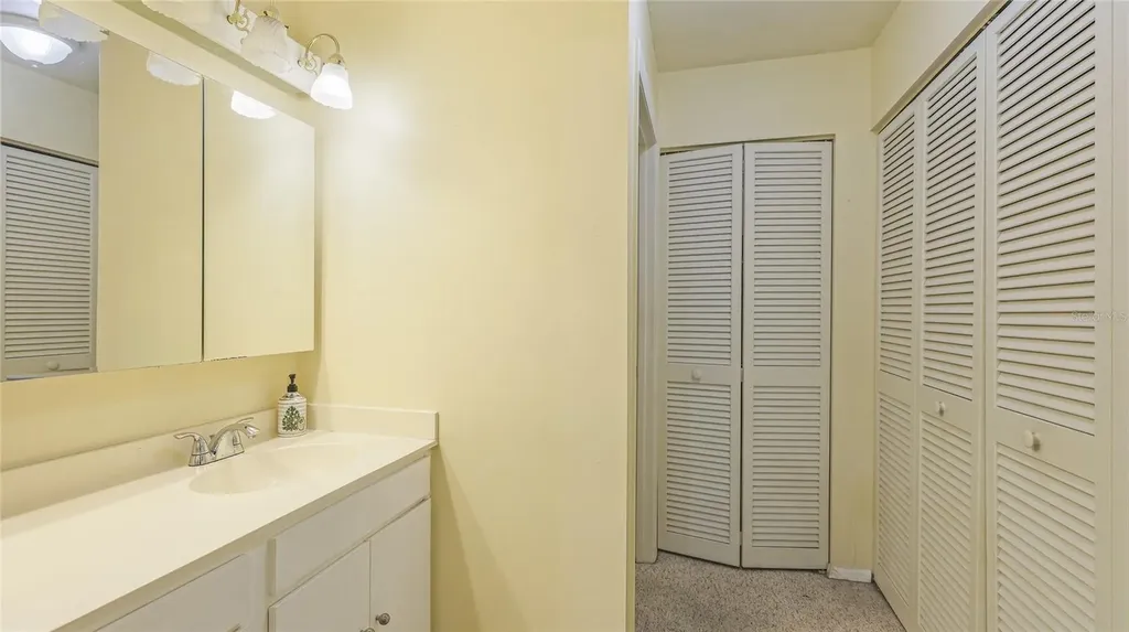 527 Spring Lakes Boulevard Bradenton FL 34210