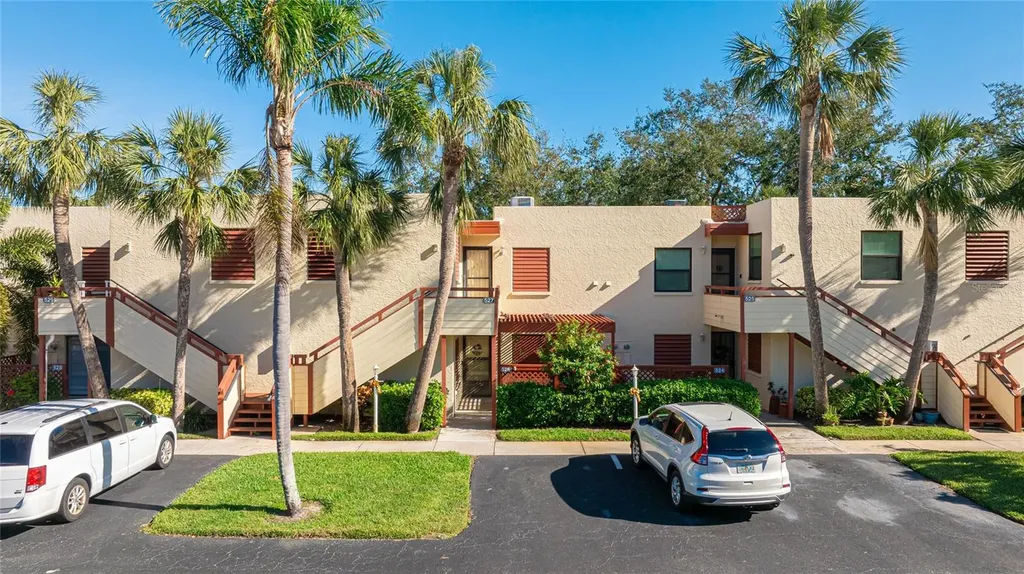 527 Spring Lakes Boulevard Bradenton FL 34210