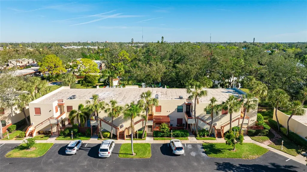 527 Spring Lakes Boulevard Bradenton FL 34210
