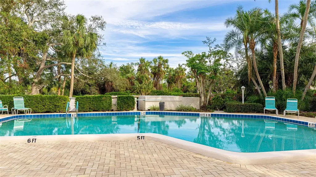 527 Spring Lakes Boulevard Bradenton FL 34210
