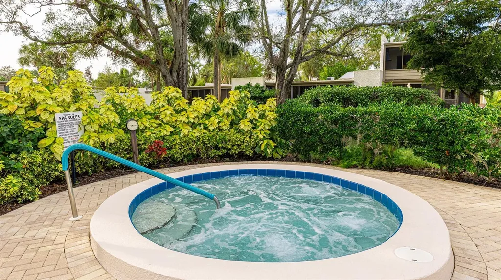 527 Spring Lakes Boulevard Bradenton FL 34210