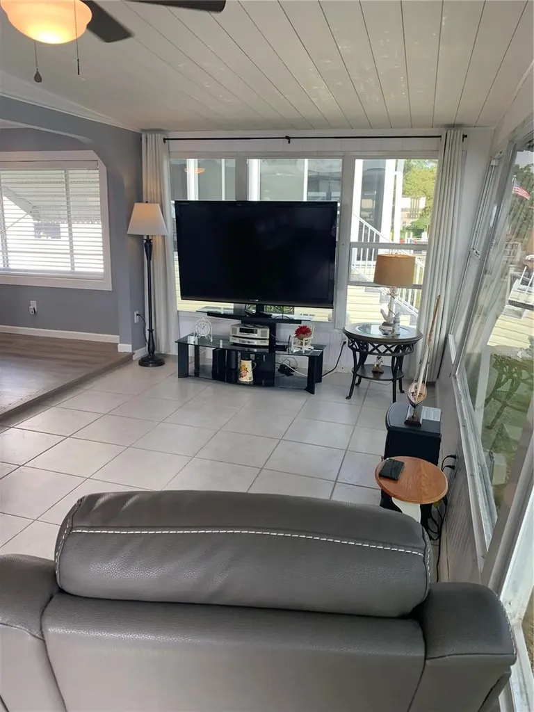 10138 N Lake Drive Largo FL 33773