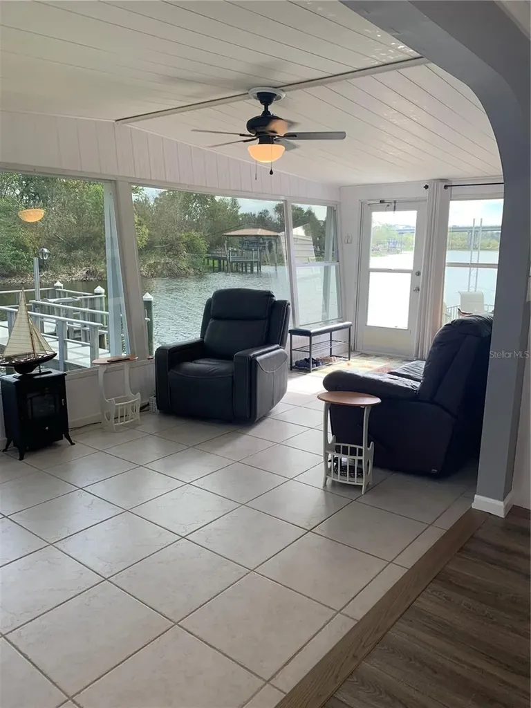 10138 N Lake Drive Largo FL 33773